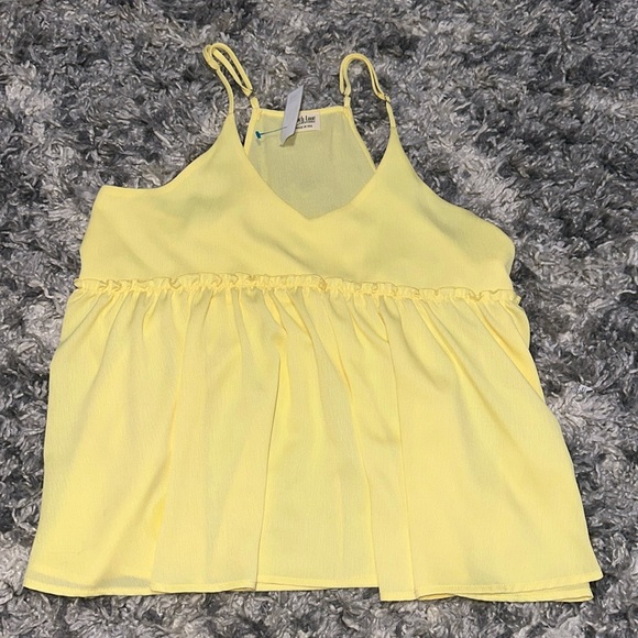 Peach Love California Tops - Sleeveless blouse
